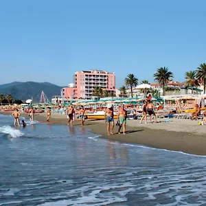https://monolocale-fronte-mare.hotelitalianriviera.com